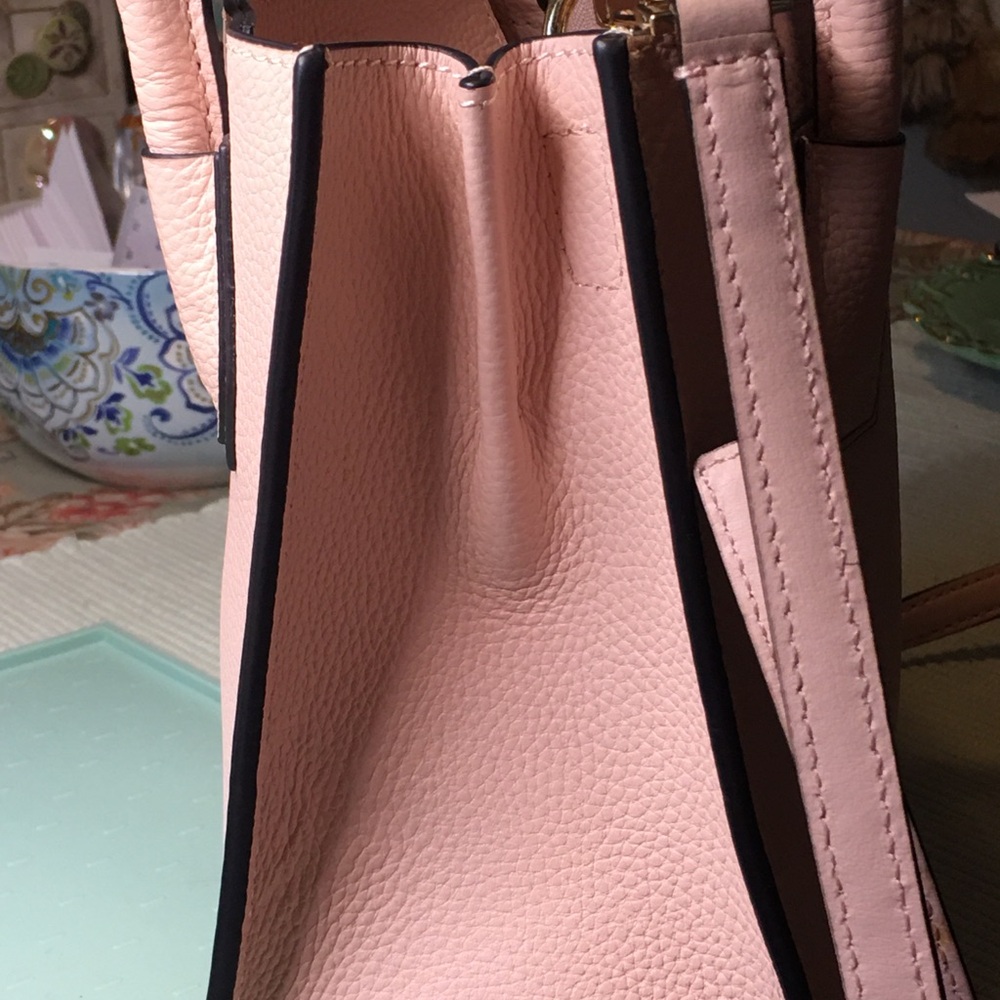 Elegant Pink Leather Handbag with Crossbody Strap - Picture 3 of 13